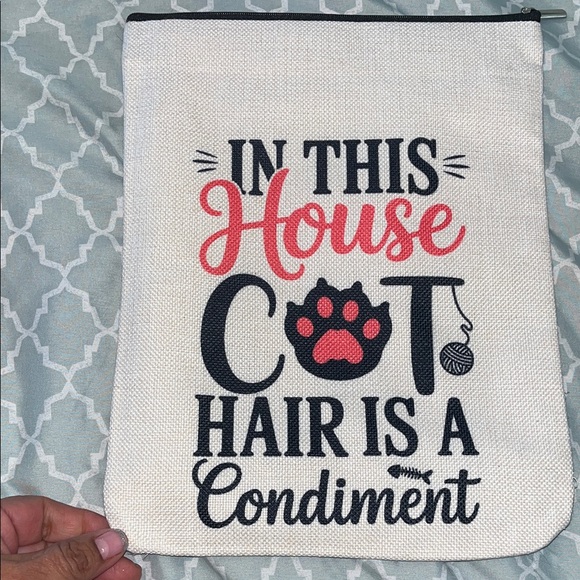 Source Unknown Handbags - Source Unknown White and Black Cosmetic Bag